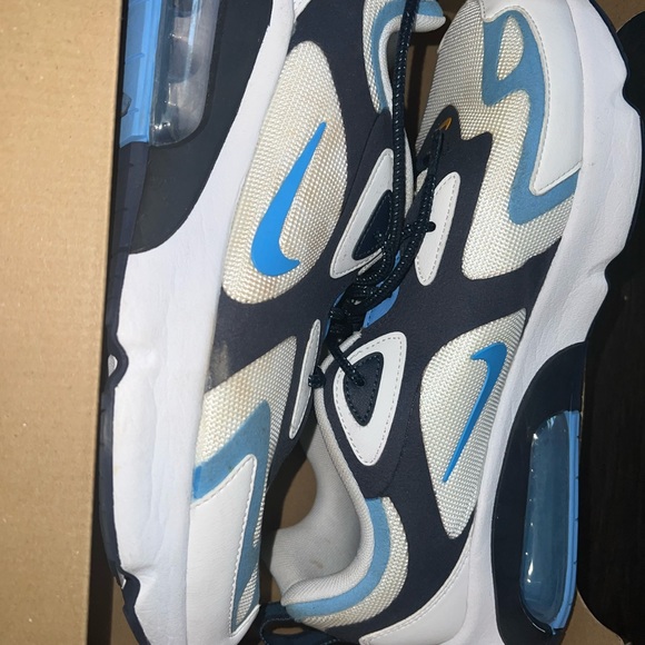 Nikes Shoes with box - Picture 4 of 5